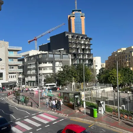 Stresa Court * San Ġiljan