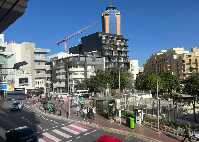 Stresa Court * San Julián